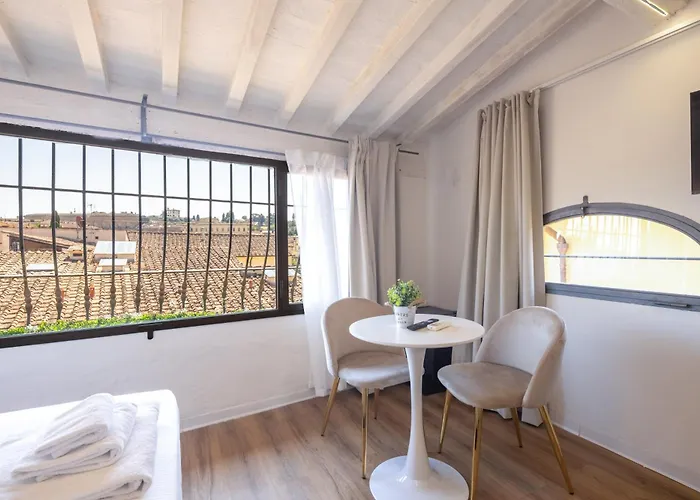 Charming & Spacious Florence