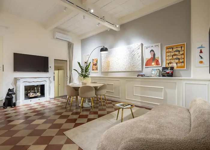 Charming & Spacious Florence