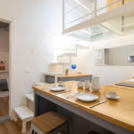 Charming & Spacious Lejlighed *